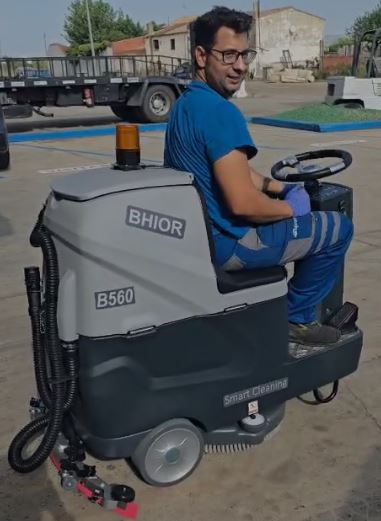 Como funciona una máquina limpiadora profesional