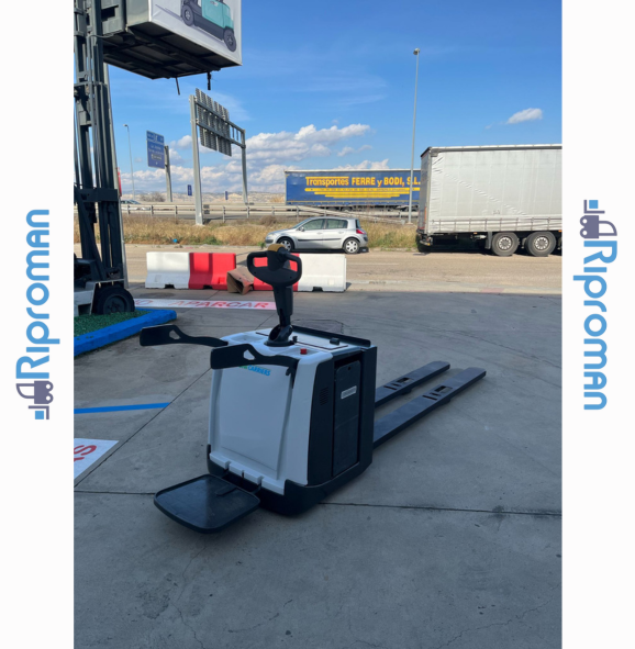 Transpaleta Electrónica con Plataforma PMR 200 Abatible